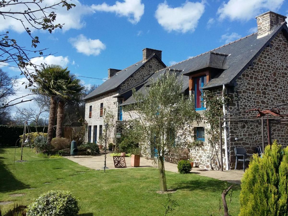 Les Petites Chapelles Bed & Breakfast Saint-Pierre-de-Plesguen Exterior photo
