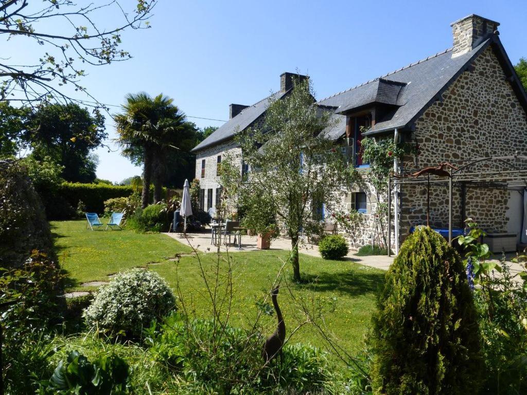 Les Petites Chapelles Bed & Breakfast Saint-Pierre-de-Plesguen Exterior photo