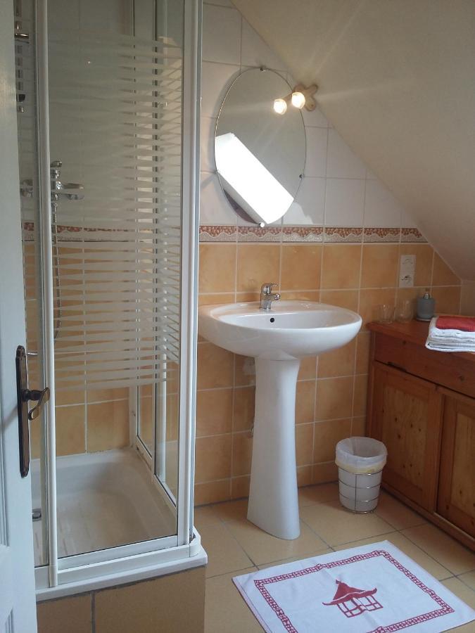 Les Petites Chapelles Bed & Breakfast Saint-Pierre-de-Plesguen Exterior photo